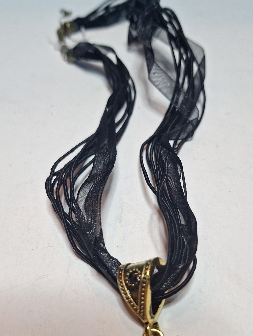Black & Gold Tone Chunky Tear Drop Fashion Pendant Necklace With Ribbon Chain - Picture 6 of 7